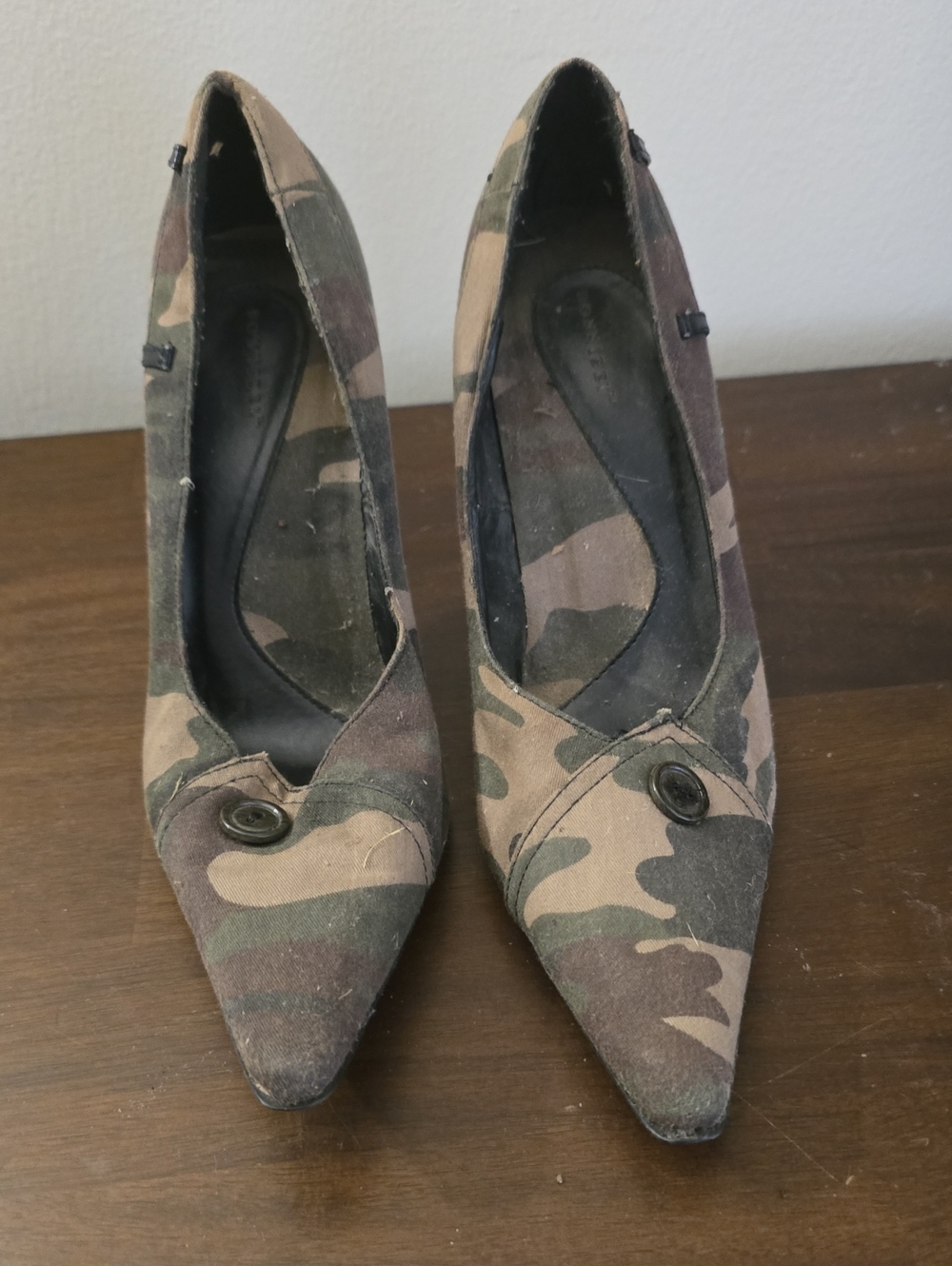 Camouflage Pointed-Toe Heels in Olive & Brown